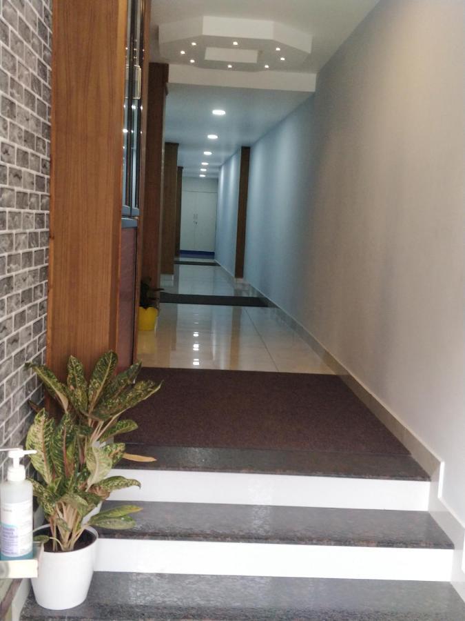 Majestic Inn 特里凡得琅 外观 照片