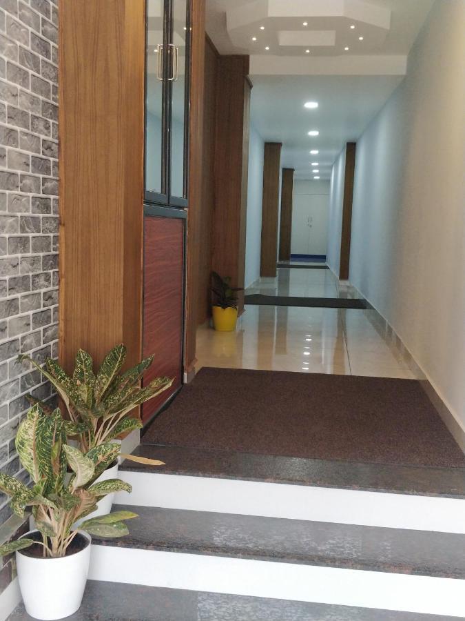 Majestic Inn 特里凡得琅 外观 照片