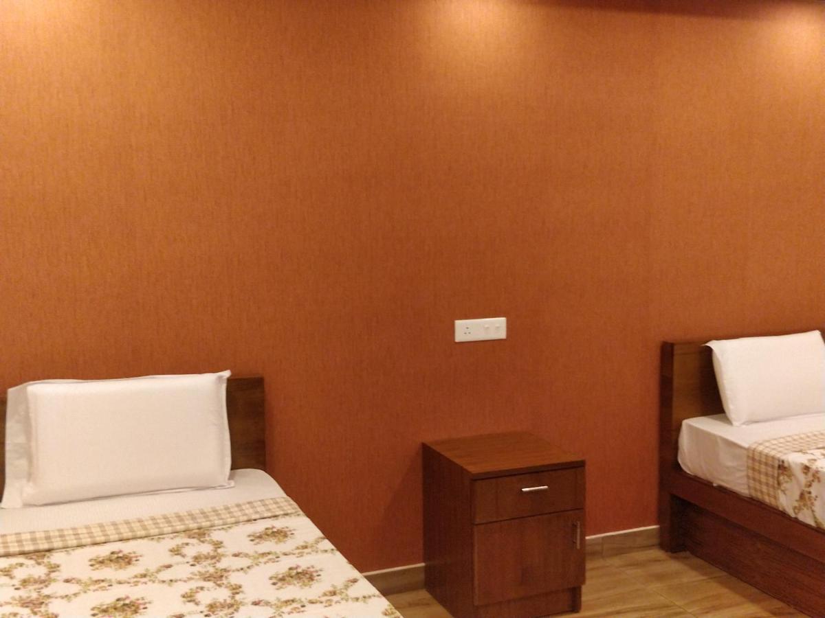 Majestic Inn 特里凡得琅 外观 照片