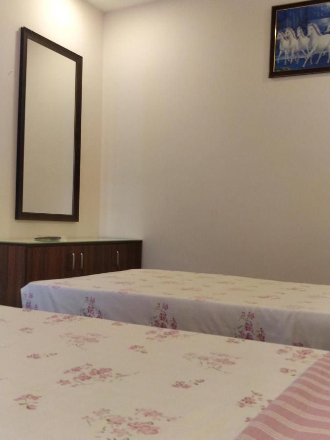 Majestic Inn 特里凡得琅 外观 照片