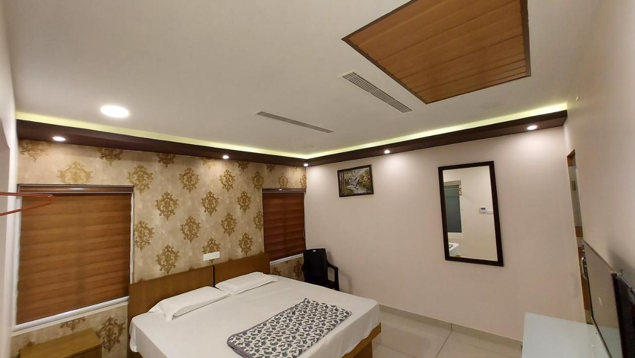 Majestic Inn 特里凡得琅 外观 照片